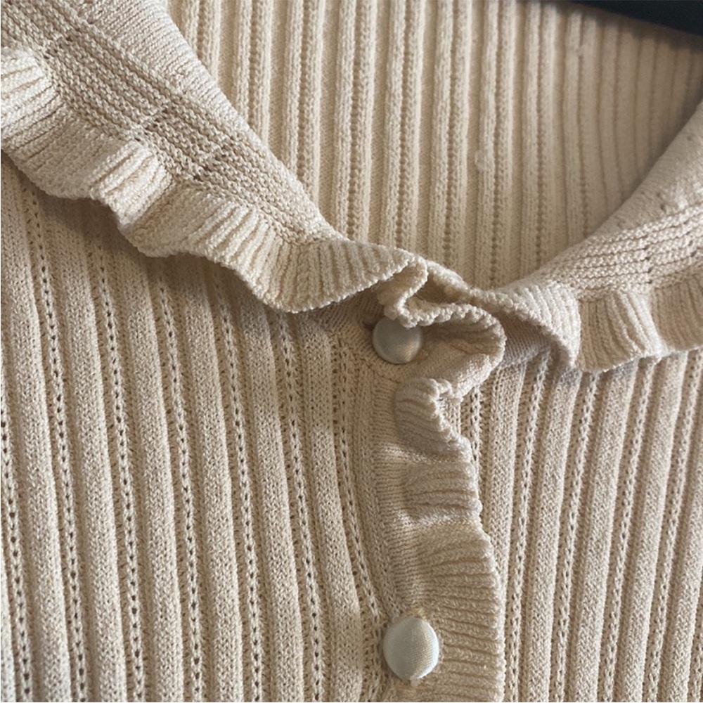 🕊️Vintage // Ruffle Knit Top🕊️ - Picture 3 of 8